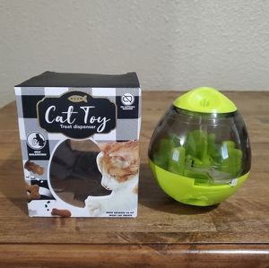 NIB Cat Treat and Food Dispensing Bobble Toy